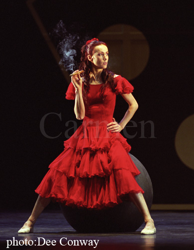 Royal Ballet  CARMEN.  Royal Opera House 9 Apr 2002.  SYLVIE GUILLEM, MASSIMO MURRU.  photograph: Dee Conway ©