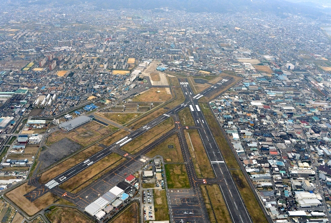 八尾空港